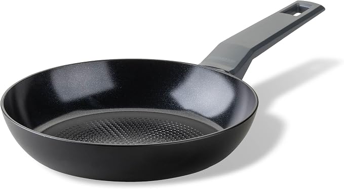 Fackelmann Statement ⌀20cm Frying Pan, Recycled Aluminium, Non-Stick, Grey | PFAS Free Ceramic Coating, Honeycomb Base Structure, Comfort Grip Handle, All Stoves Including Induction, 35.5x20x4cm