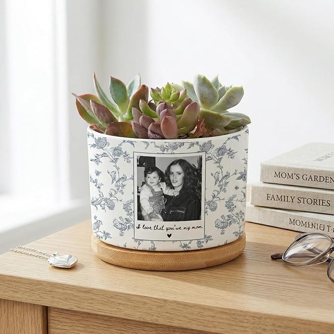 Personalized Mom Photo Plant Pot, Custom Toile De Jouy Mom Photo Planter, Mother Day Portrait Flower Pot, Grandma Gift, Gifts from Daughter