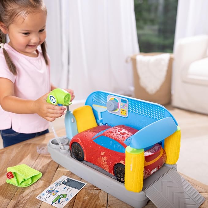 Melissa & Doug Spray & Shine Car Wash Color-Changing Water Toy Play Set Boys and Girls 3+