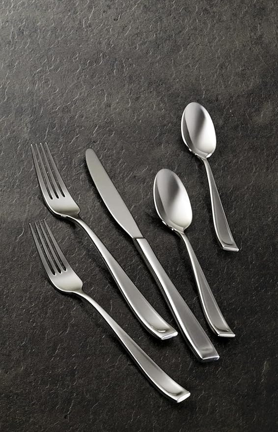Oneida Silverware Set, Moda Mirror 20-Piece Flatware Set, Service for 4, Made of 18/10 Stainless Steel, Dishwasher Safe, Knife Spoons & Forks, Home & Kitchen, Utensils Set, Cutlery (Silver, 20 Piece)