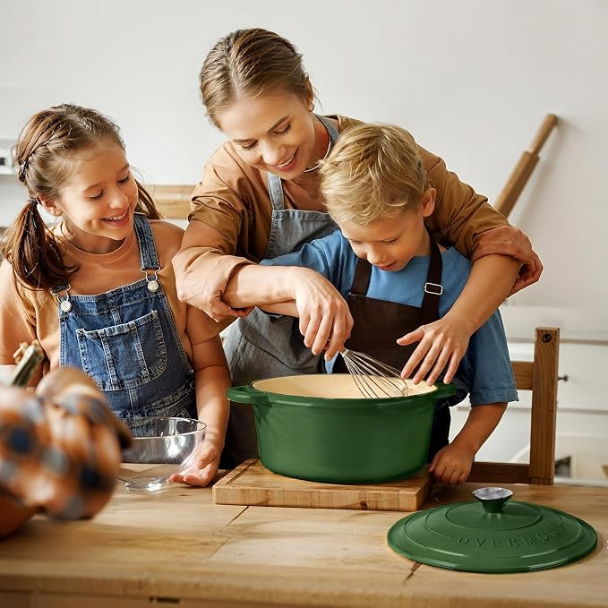 Overmont Enameled Cast Iron Dutch Oven - 4.5QT Pot with Lid Cookbook & Cotton Potholders - Heavy-Duty Cookware for Braising, Stews, Roasting, Bread Baking GlossyGreen