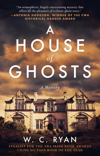A House of Ghosts: A Gripping Murder Mystery Set in a Haunted House - Paperback