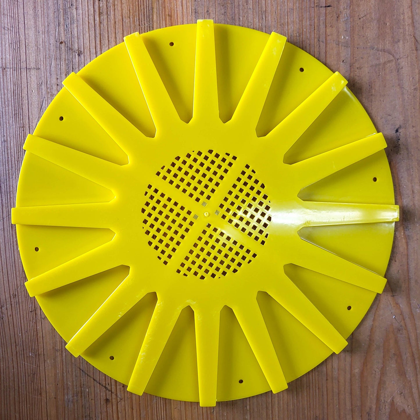 Plastic Round 16 Way Bee Escape