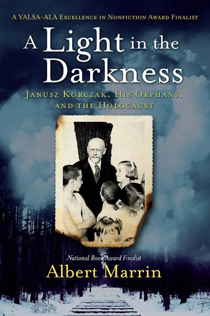 A Light in the Darkness: Janusz Korczak, His Orphans, and the Holocaust - Paperback